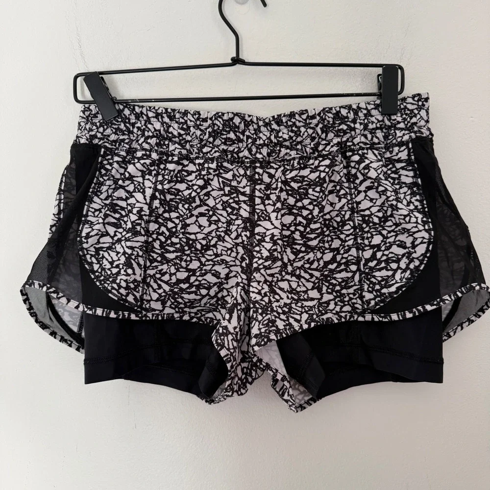 Lululemon Work Out To Water Short Ice Breaker White Black / Black Size 6‎